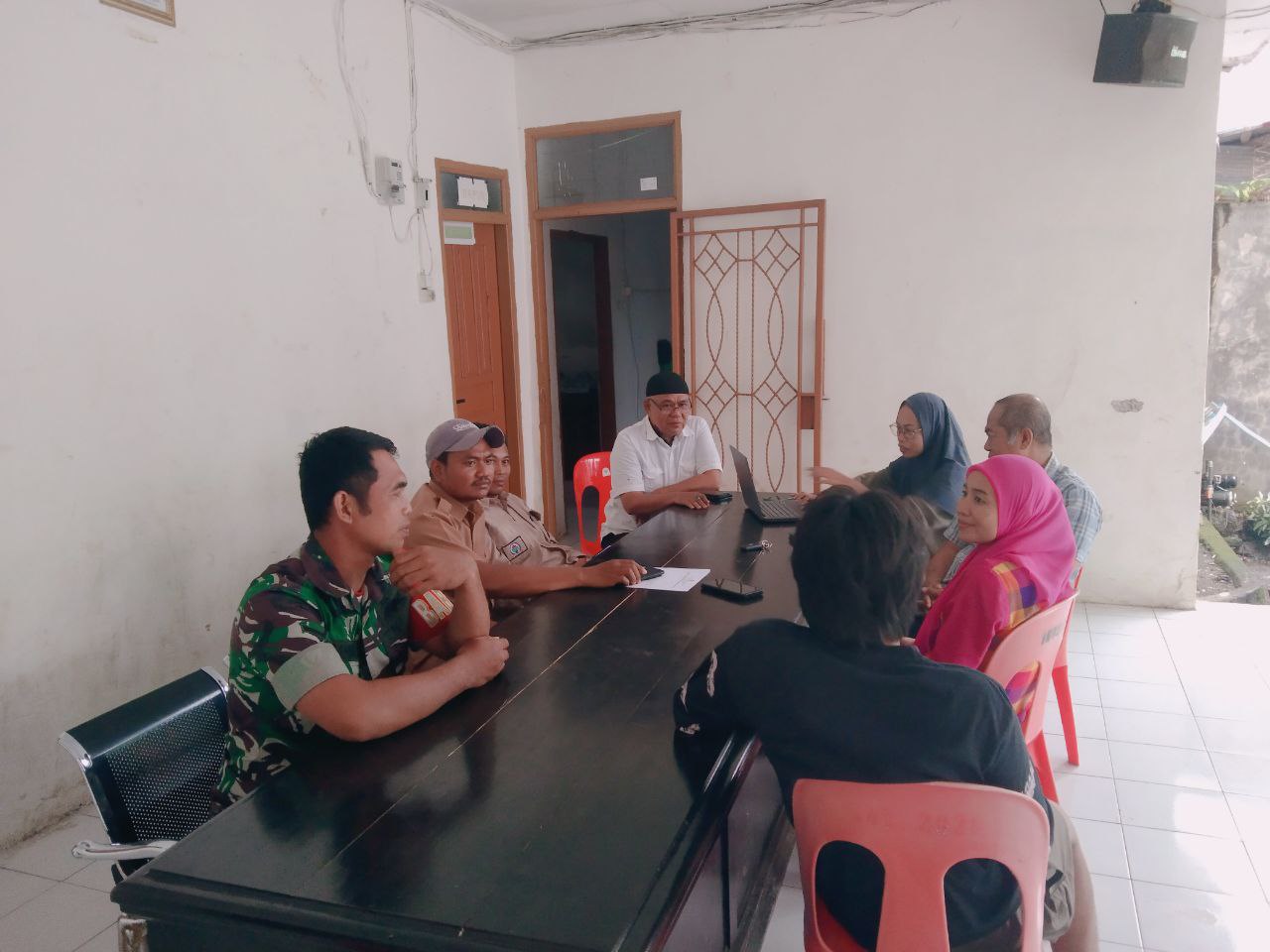 Perkokoh Kebersamaan di Bulan Suci, Babinsa Kodim 1425/Jeneponto Aktifkan Komsos Kamtibmas