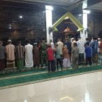 Subuh Ramadhan Jadi Wadah Silaturahmi, Babinsa Kodim 1425/Jeneponto dan Warga Bersatu di Masjid