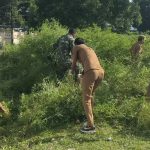 Lingkungan Bersih, Hati Pun Menyatu: Aksi Babinsa Kodim 1425/Jeneponto dan Warga Perkuat Kebersamaan Lewat Gotong Royong