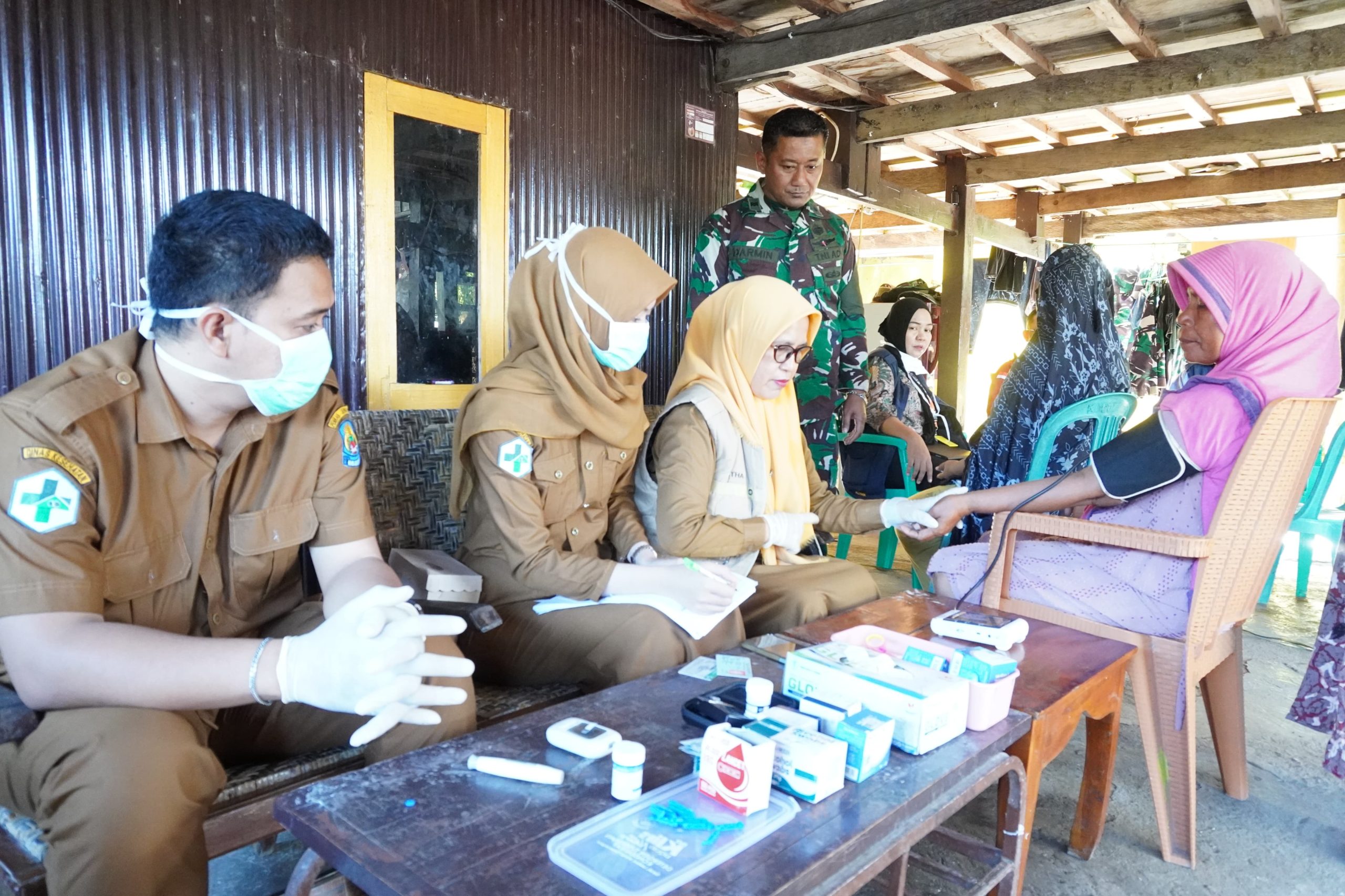 Ketuk Pintu, Hadirkan Harapan: Satgas TMMD ke-128 Tahun 2026 Kodim 1425/Jeneponto Bawa Layanan Kesehatan Langsung ke Rumah Warga